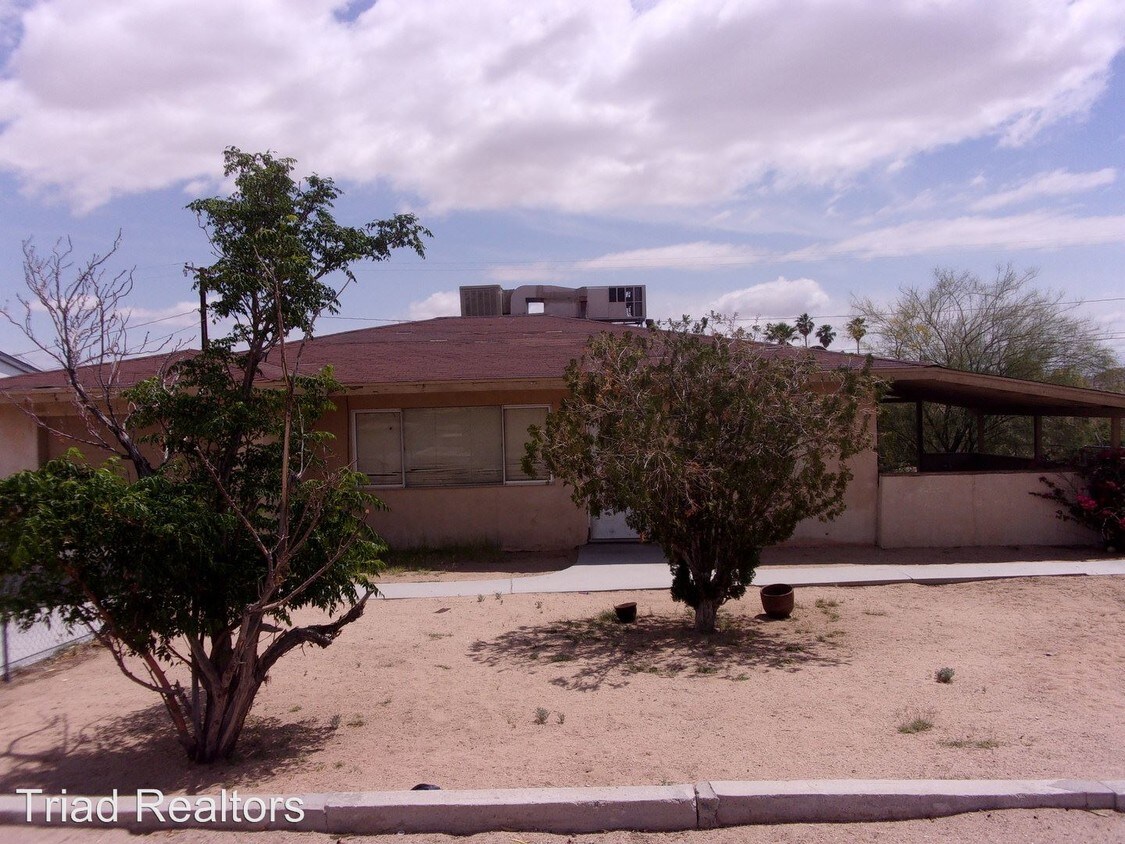 Primary Photo - 5529 Chia Ave