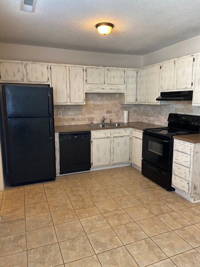 Eat In Kitchen - 1426 Camp Rd