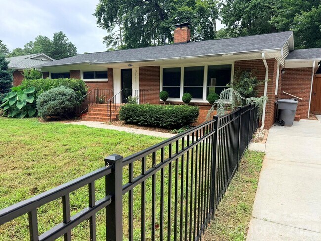 Building Photo - 3111 Airlie St