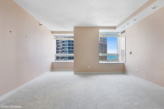 Building Photo - 512 N McClurg Ct