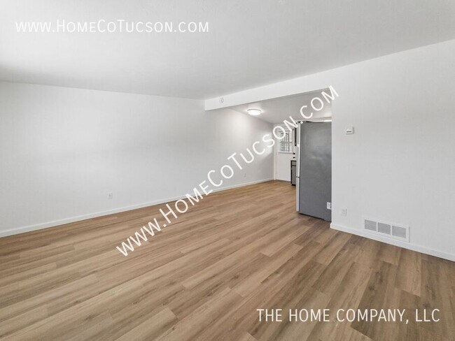 Building Photo - 4537 E Fairmount St