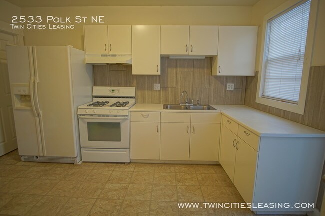 Building Photo - 2533 Polk St NE