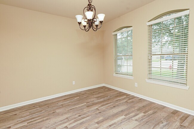 Foto del edificio - 3042 Camelia View Ln