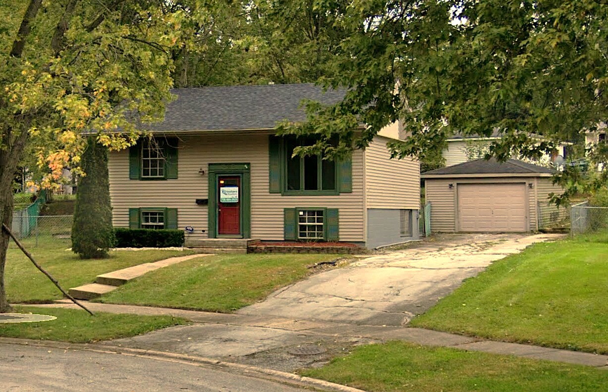 Primary Photo - 222 Barbara Ln