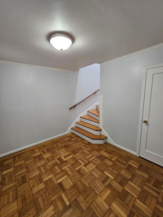 Building Photo - 2 Bed/1 Bath REFRESHED Sunset District Stu...