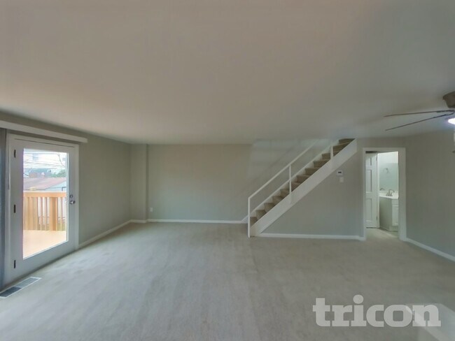 Building Photo - 137 Crum Creek Dr