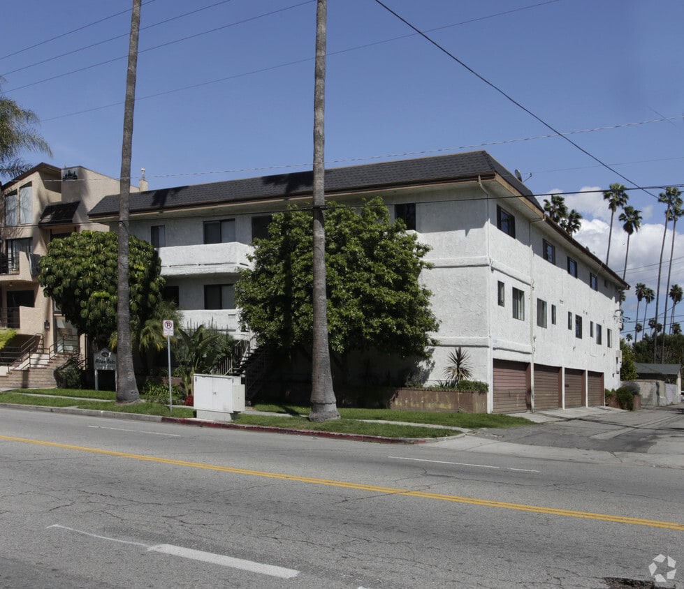 Primary Photo - 4416 Fulton Ave