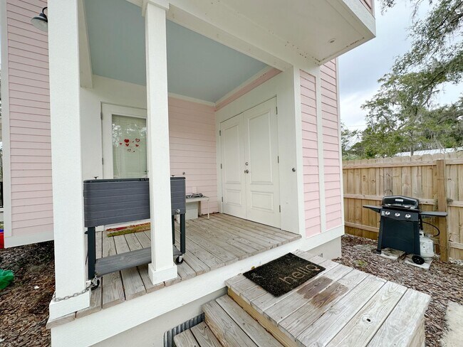 Photo - Porter's Parkside -  2 Bedroom, 2 Bathroom... House