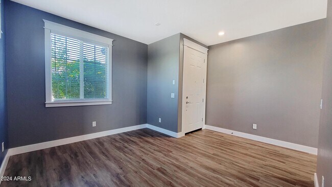 Foto del edificio - 56 S 190th Ln
