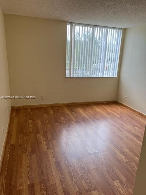 Foto del edificio - 10749 Cleary Blvd