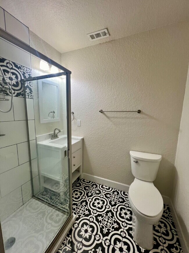 Foto del edificio - Updated One Bedroom Ready!