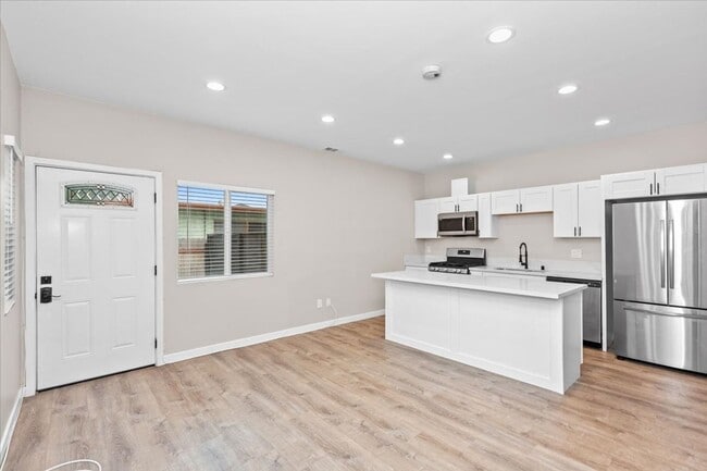 Foto del edificio - Brand new!