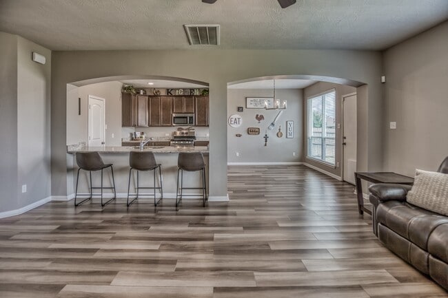 Foto del edificio - 1011 Harvest Ln.