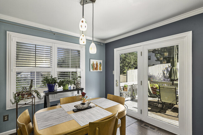 Building Photo - 705 Grey Eagle Cir N