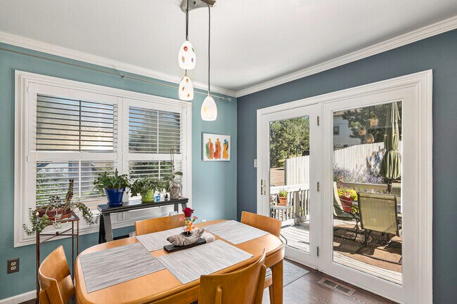 Foto del edificio - 705 Grey Eagle Cir N