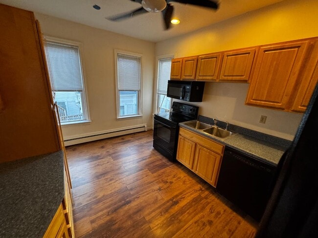 Building Photo - 337 E 2nd St