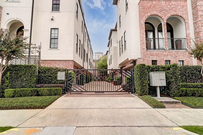 Building Photo - 5218 Crawford St