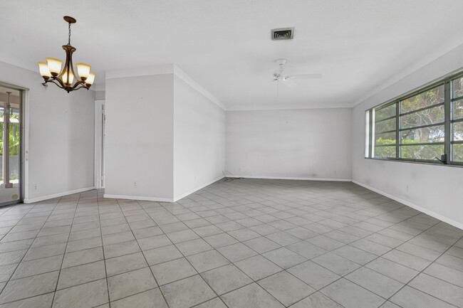 Building Photo - 1065 NW 5th St