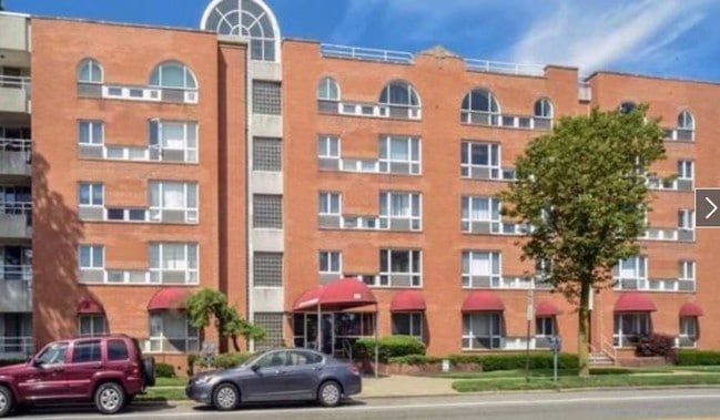 Building Photo - 205 Mineola Blvd