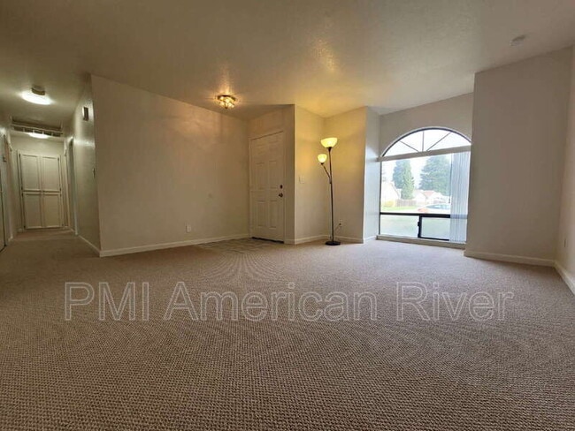 Foto del edificio - 7474 Griggs Way