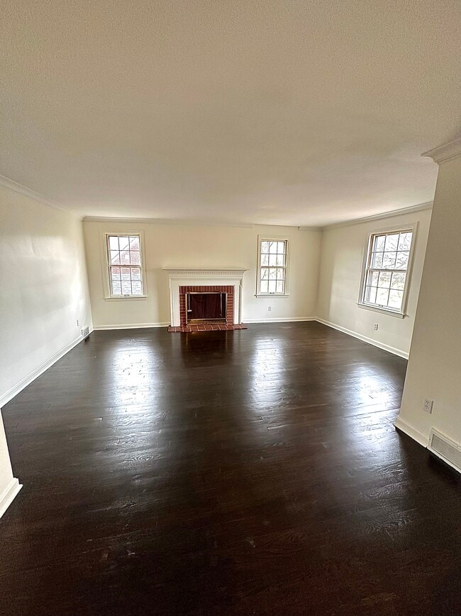 Foto del edificio - 555 Madera Ave