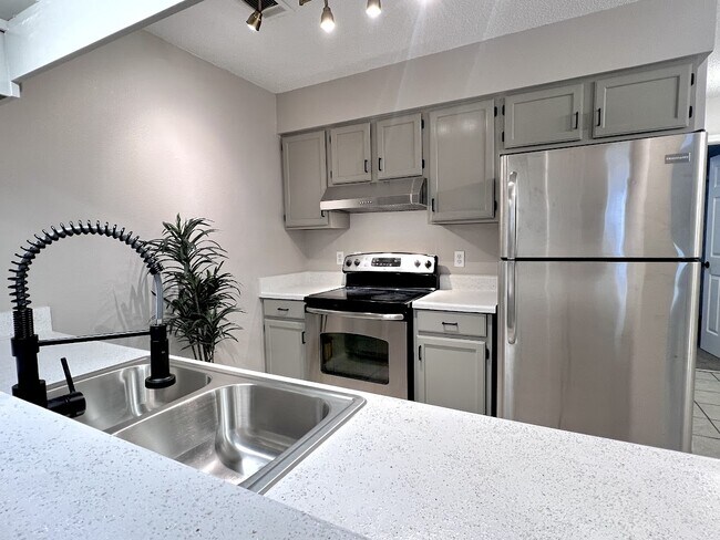 kitchen - 2361 Parrot Ln