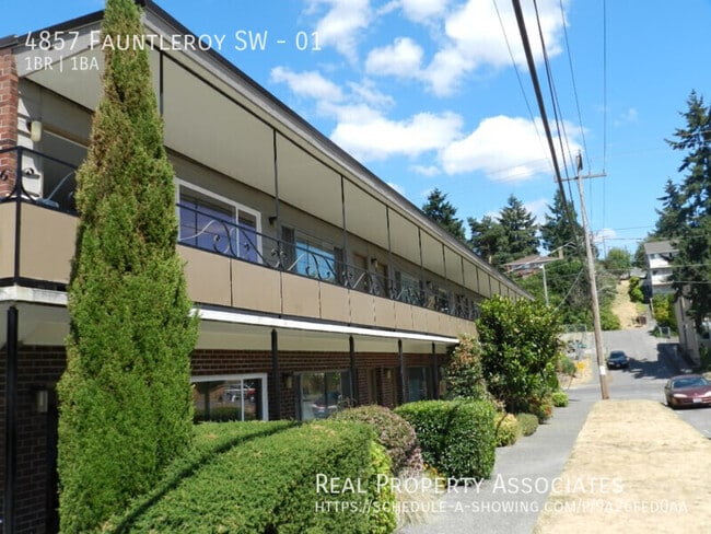 Foto del edificio - 4857 Fauntleroy Wy SW