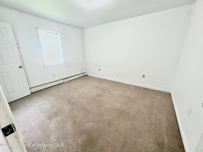 Foto del edificio - 106-108 W Market St