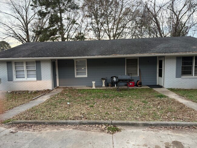 Building Photo - 125 Trio Ln