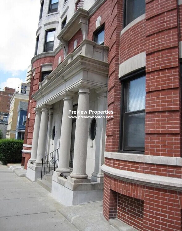 Building Photo - 881 Massachusetts Ave