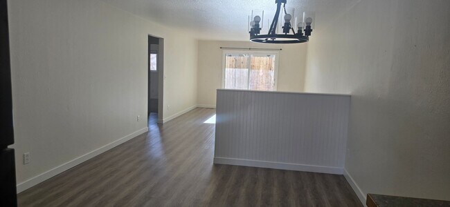 Foto del edificio - Super cute 3 bedroom, 2 bath Meridian duplex located within walking distance to Meridian Middle S...