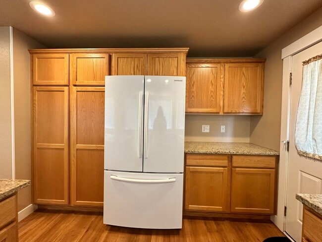 Building Photo - 3 Bedroom Home For Rent