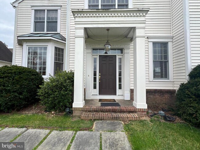 Building Photo - 102 Long Dr