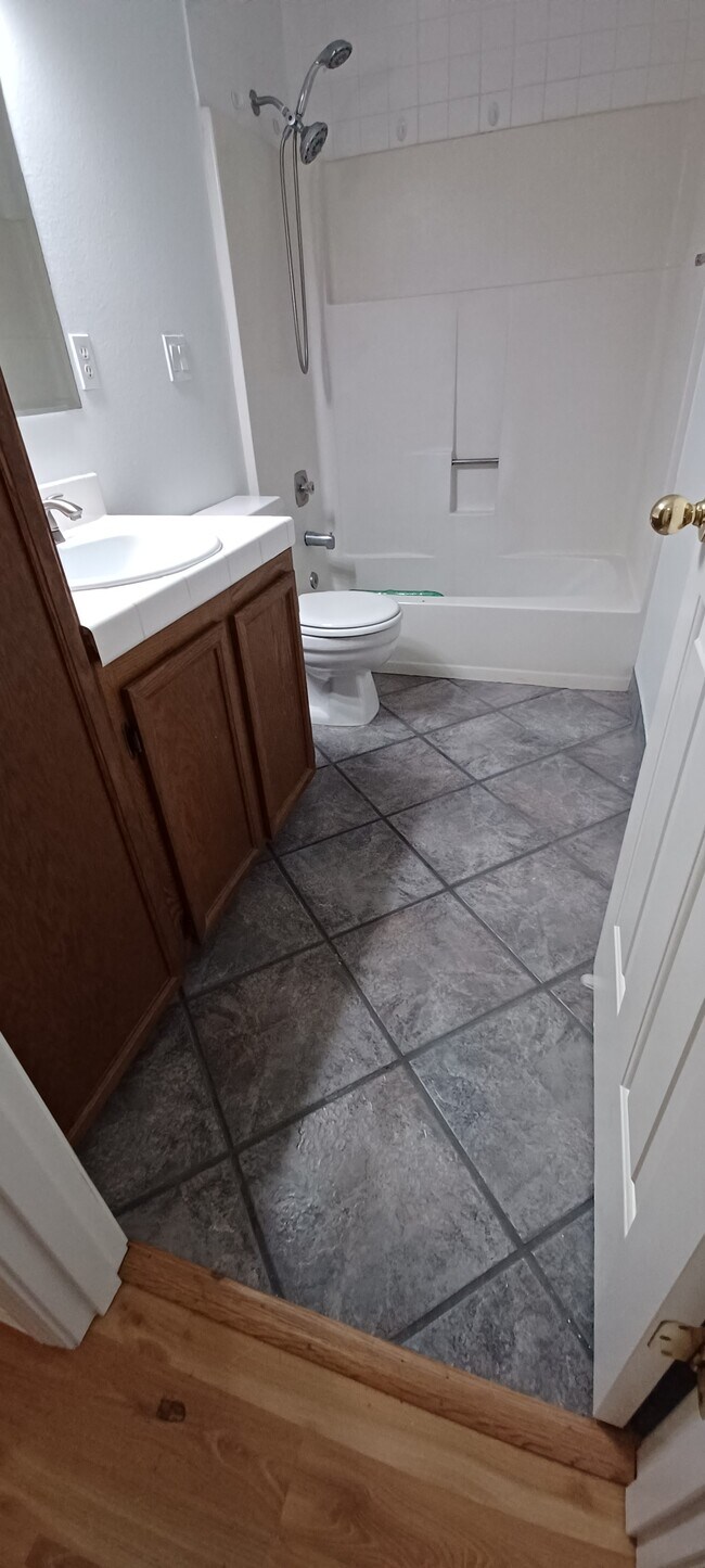 Main bath - 29640 SW Volley St
