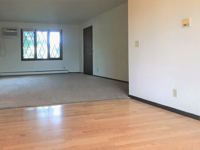 Foto del edificio - 2355 Chalet Gardens Rd