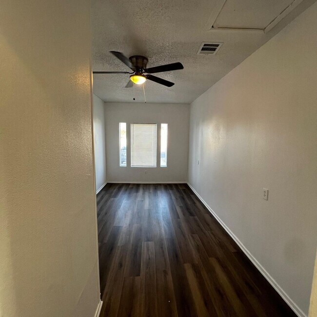 Foto del edificio - 3200 Zephyr Rd