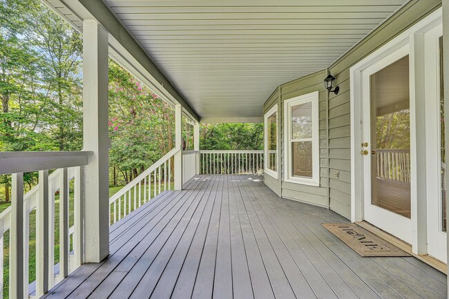 Building Photo - Beautiful home in Chestnut Creek
