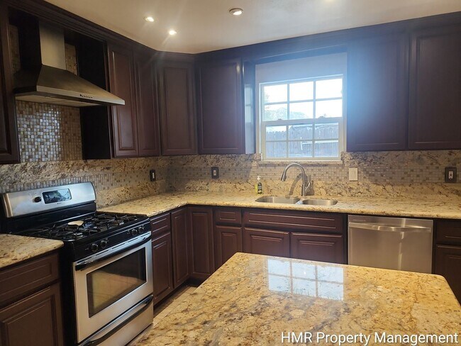 Building Photo - Spacious 4-Bedroom Home with Pool