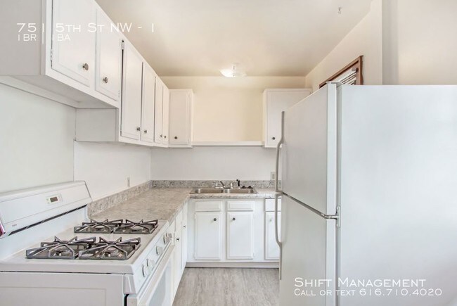 Building Photo - 751 5th St NW