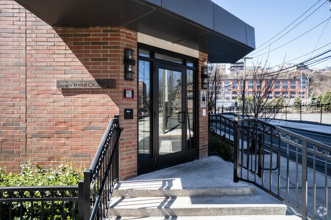 Entrada - Harrison Flats