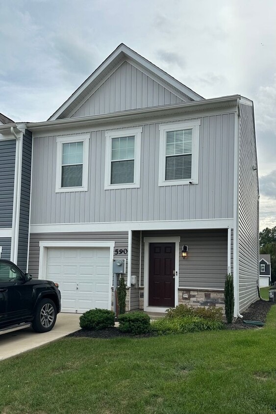 Primary Photo - Beautiful 3 Bedroom Home