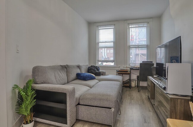 Foto del edificio - 310 Madison St