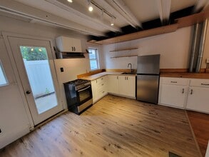 Building Photo - 223 Mercer St