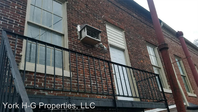 Building Photo - 237 E Market St