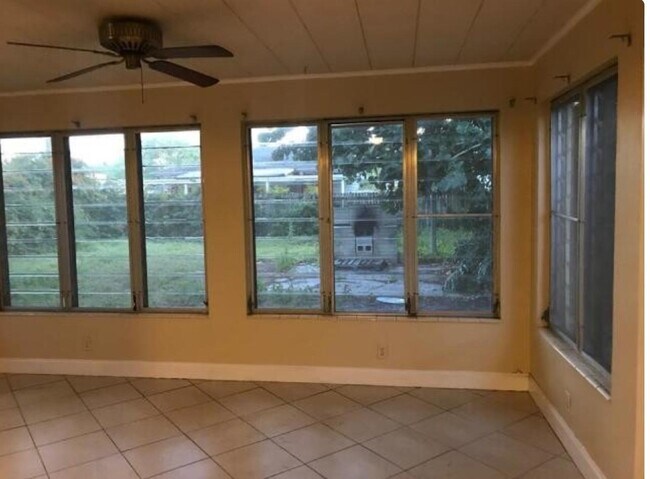 Building Photo - 525 Virginia Dr