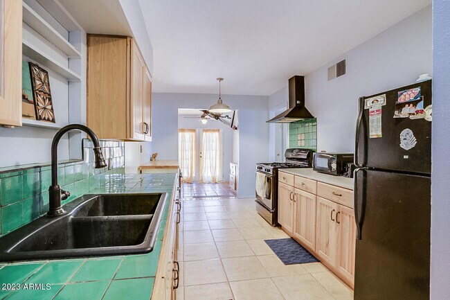 Foto del edificio - 1425 S Bonarden Ln