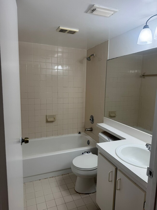 Foto del edificio - 560 S Park Rd