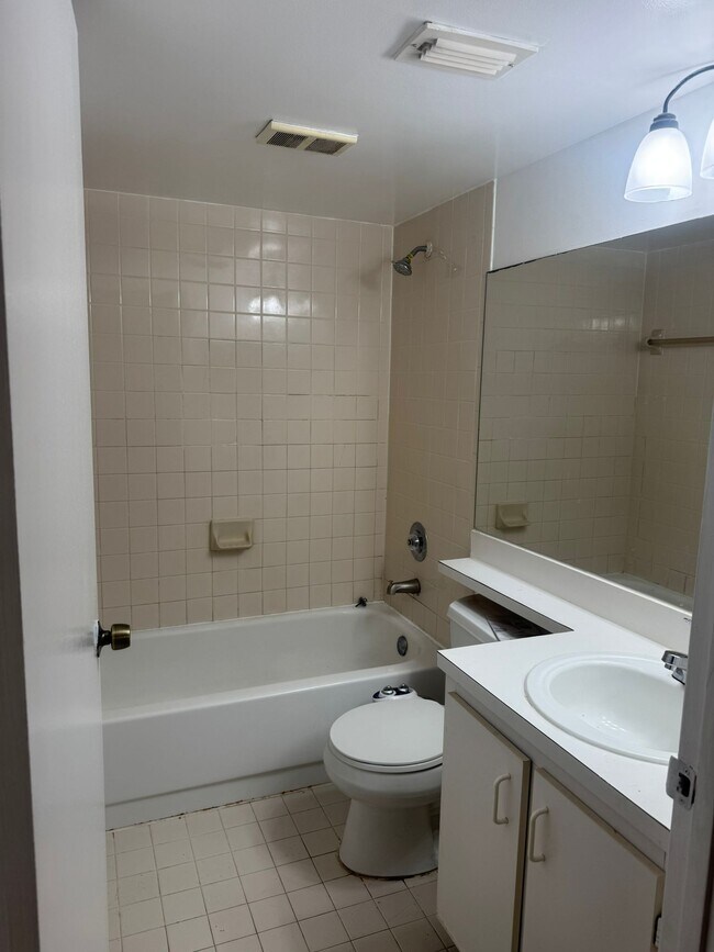 Photo - 560 S Park Rd Townhome