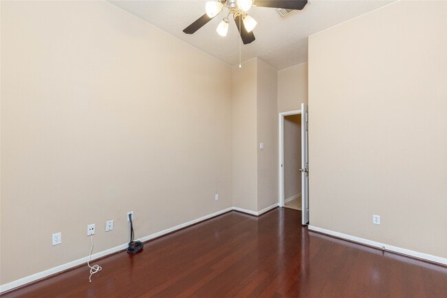 Building Photo - 2201 Signal Hill Dr