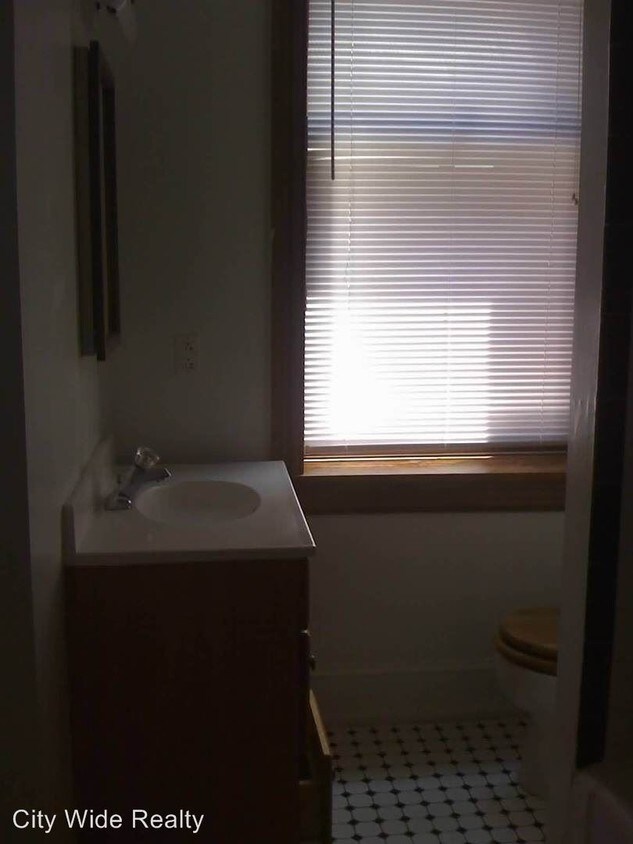 Building Photo - 428 N 34th St
